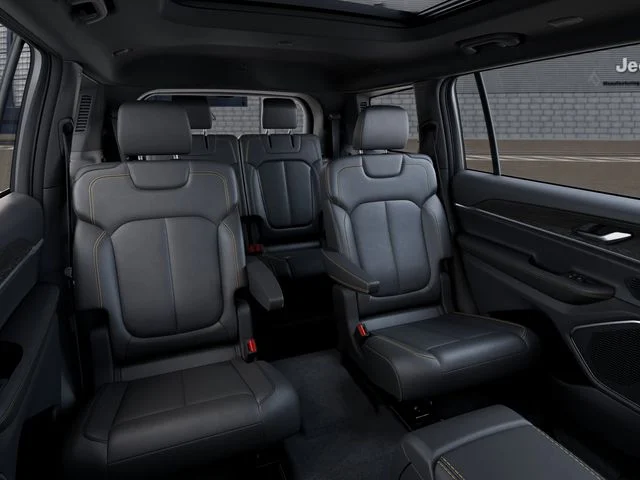 New 2026 Diamond Black Crystal Pearl-Coat Exterior Paint Jeep Limited image 15