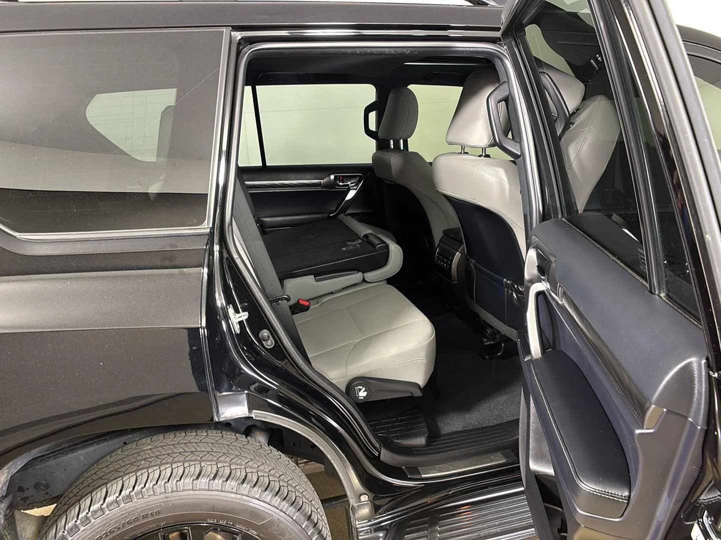 Used 2023 Black Onyx Lexus GX 460 image 17