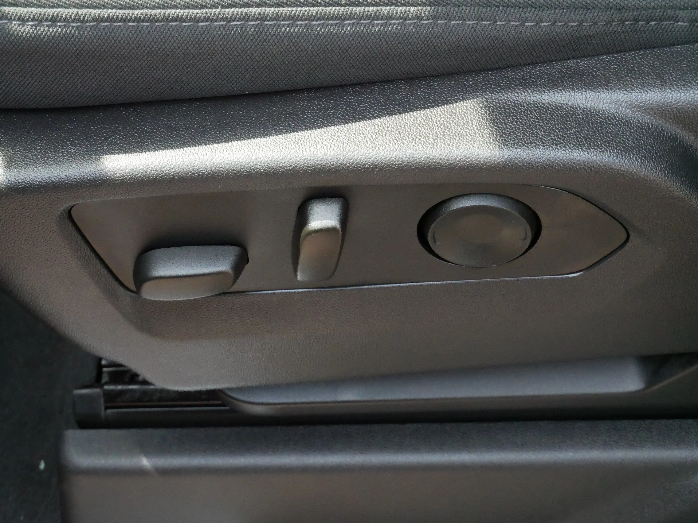 Used 2024 Onyx Black GMC Elevation image 20