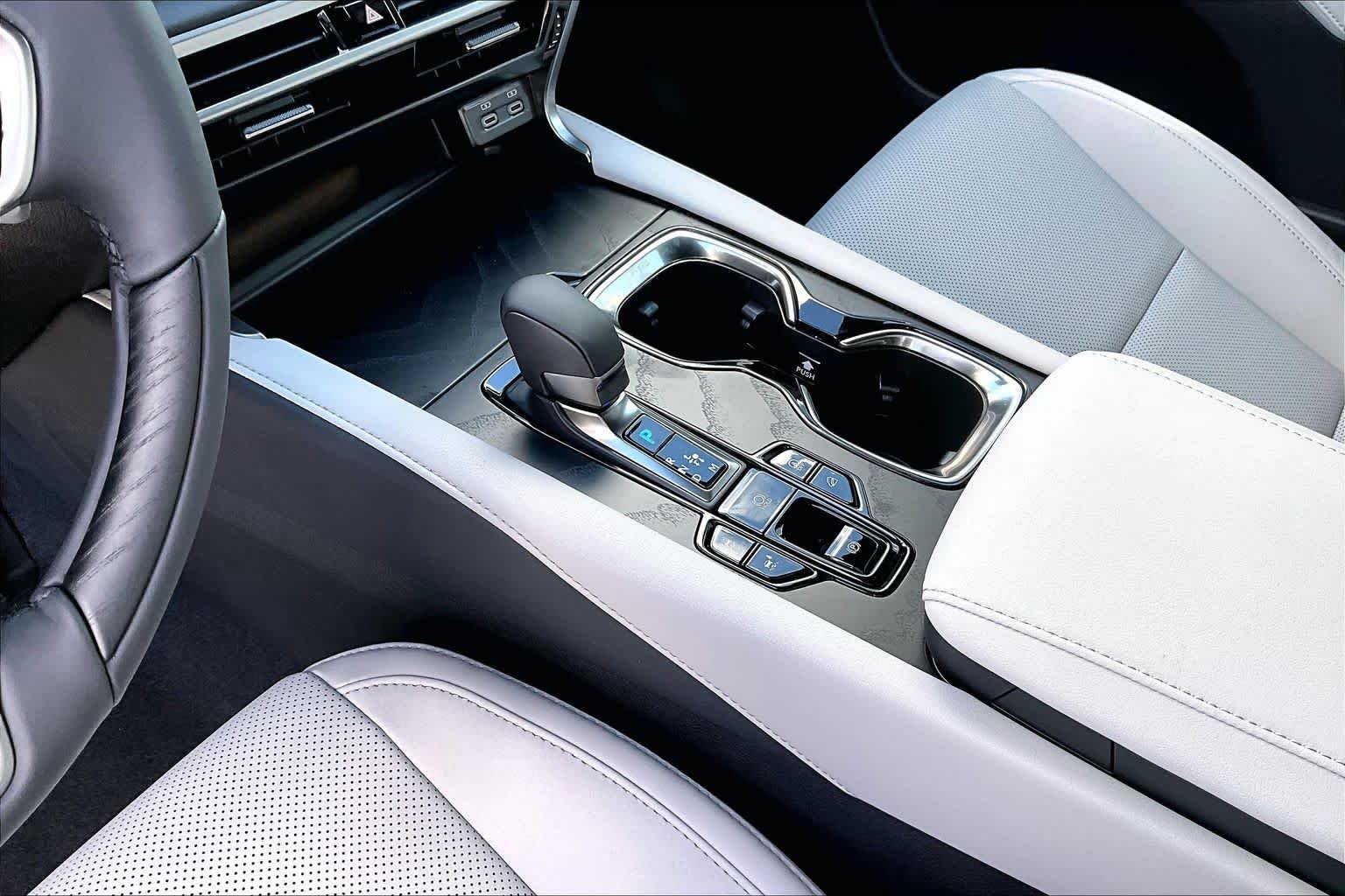 New 2026 Iridium Lexus F SPORT DESIGN image 7