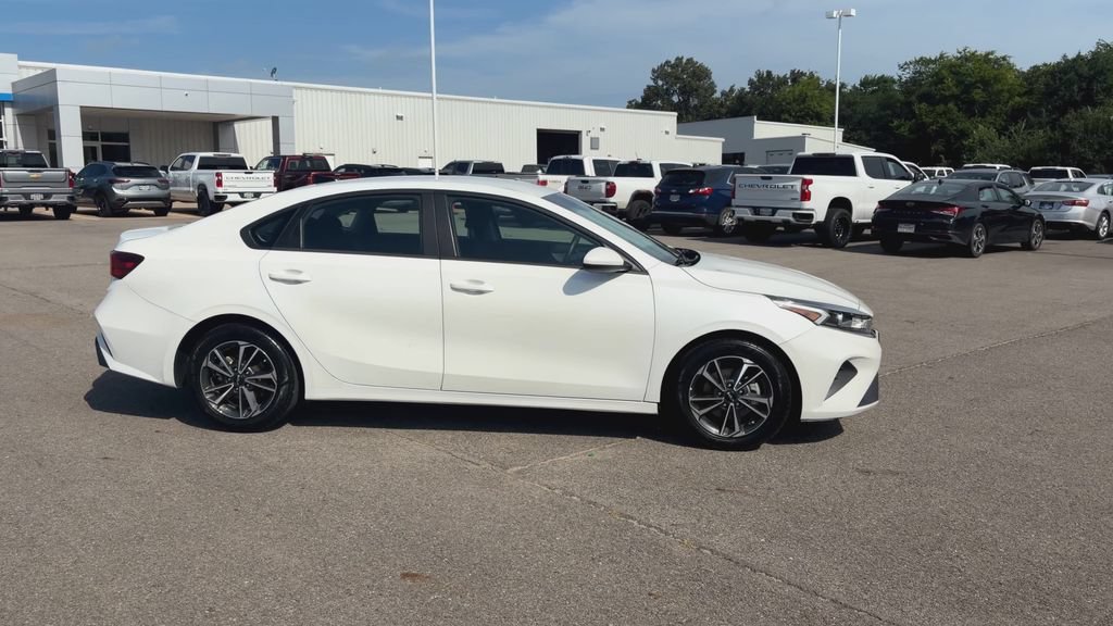 Used 2024 White Kia LXS image 9