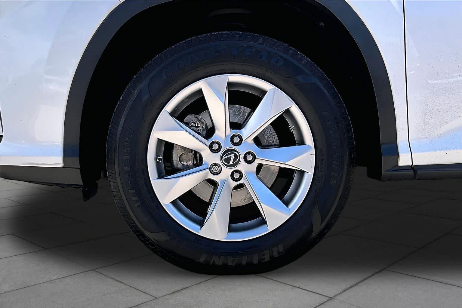 Used 2019 Eminent White Pearl Lexus  image 10