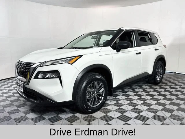 Used 2021 White Nissan S image 3