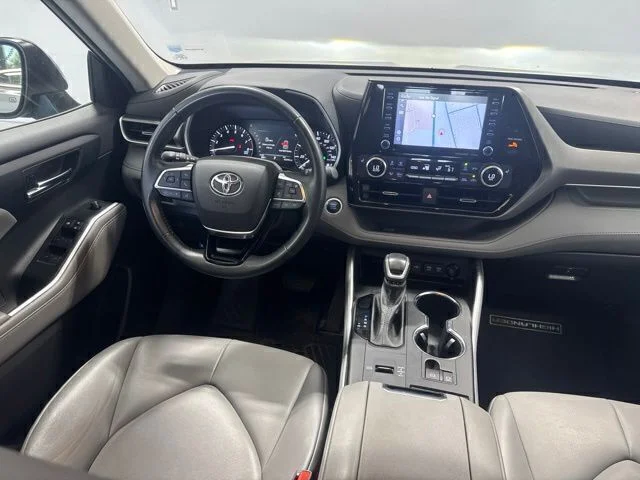 Used 2021  Toyota XLE image 20