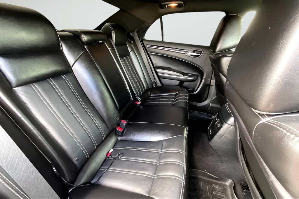 Used 2019 White Chrysler S image 10