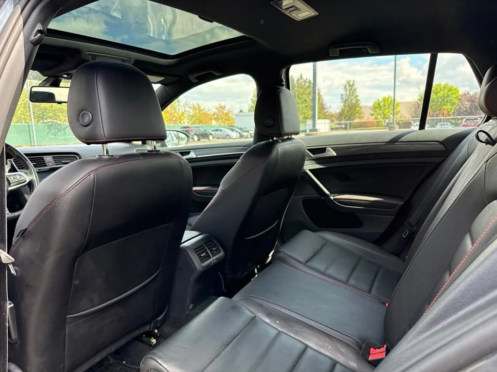 Used 2019 Night Blue Metallic Volkswagen 2.0T SE image 18