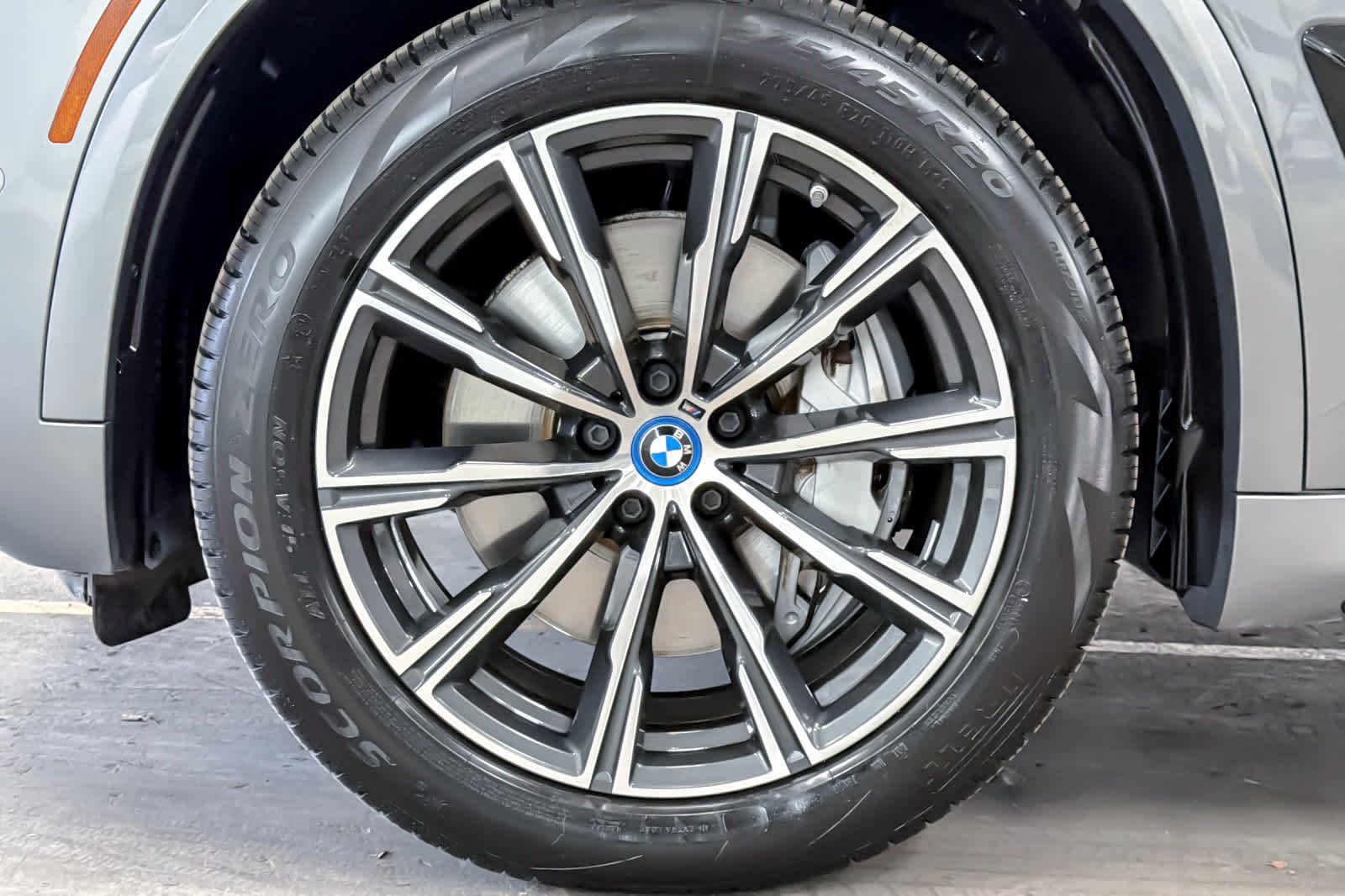 Used 2024 Skyscraper Grey Metallic BMW xDrive50e image 27
