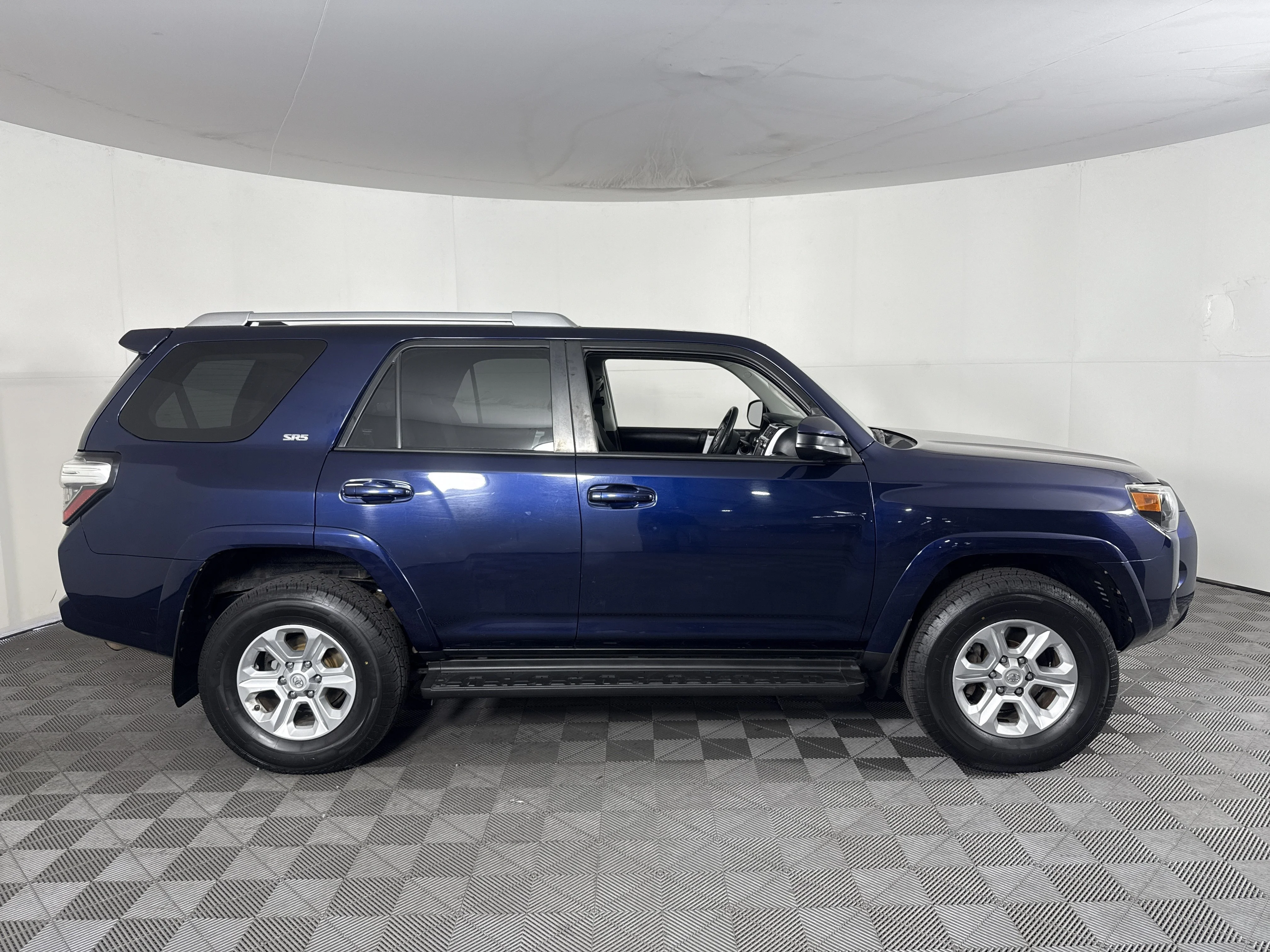 Used 2017 Nautical Blue Metallic Toyota SR5 image 3
