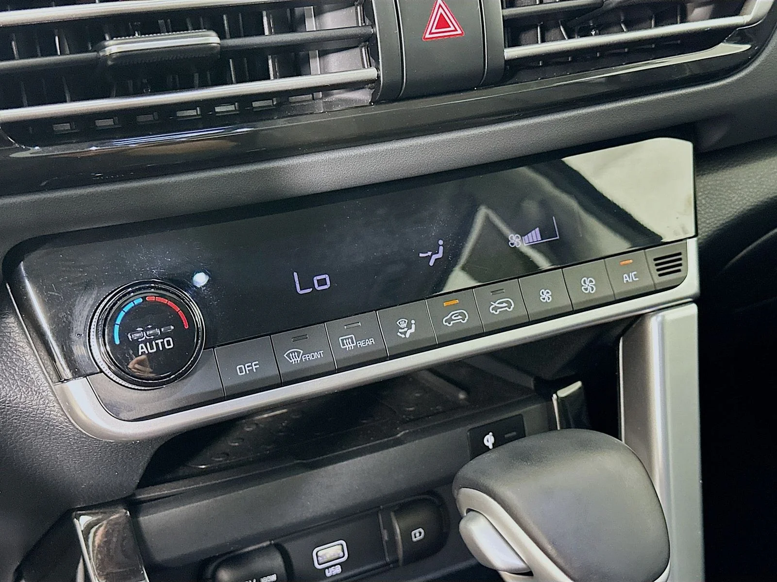 Used 2023 Black Kia  image 28