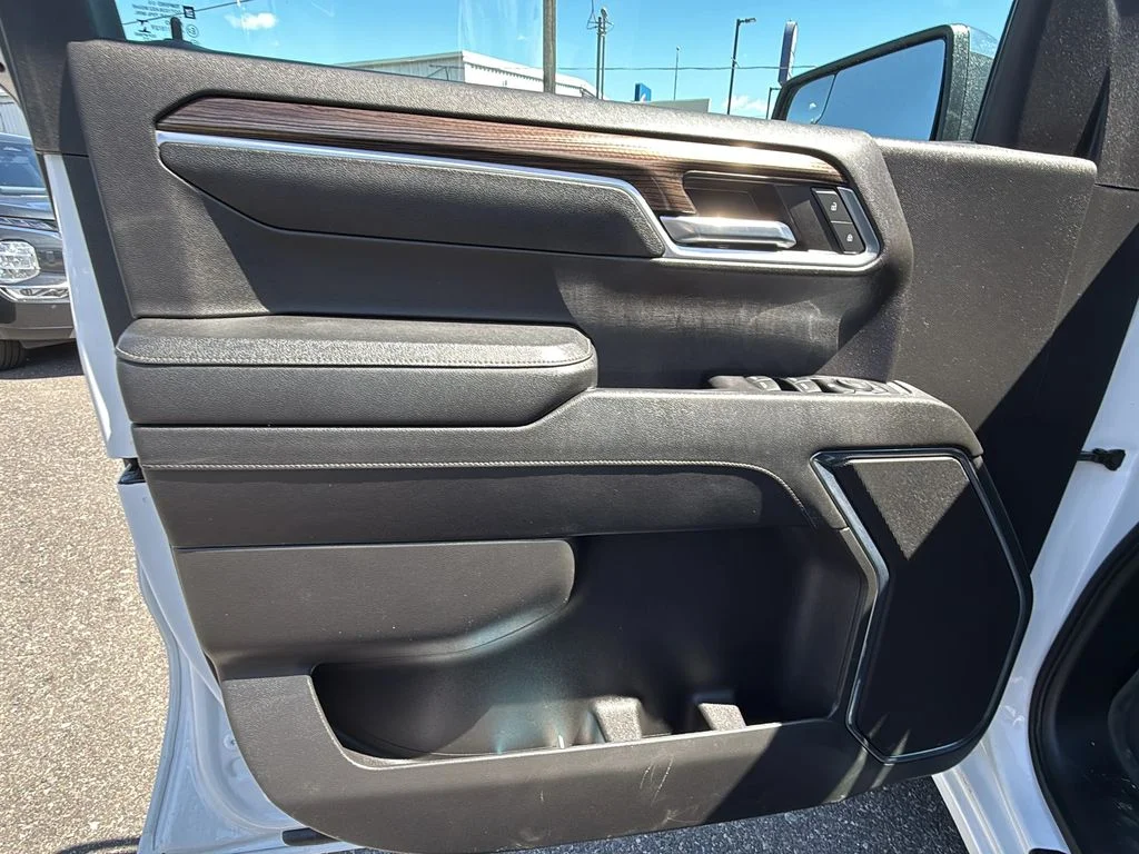 Used 2023 Summit White Chevrolet LT image 9