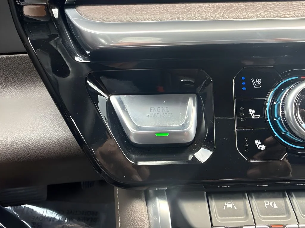 Used 2023 Silver GMC Denali image 13