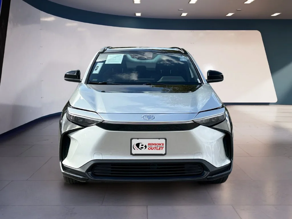Used 2023 Silver Toyota XLE image 8