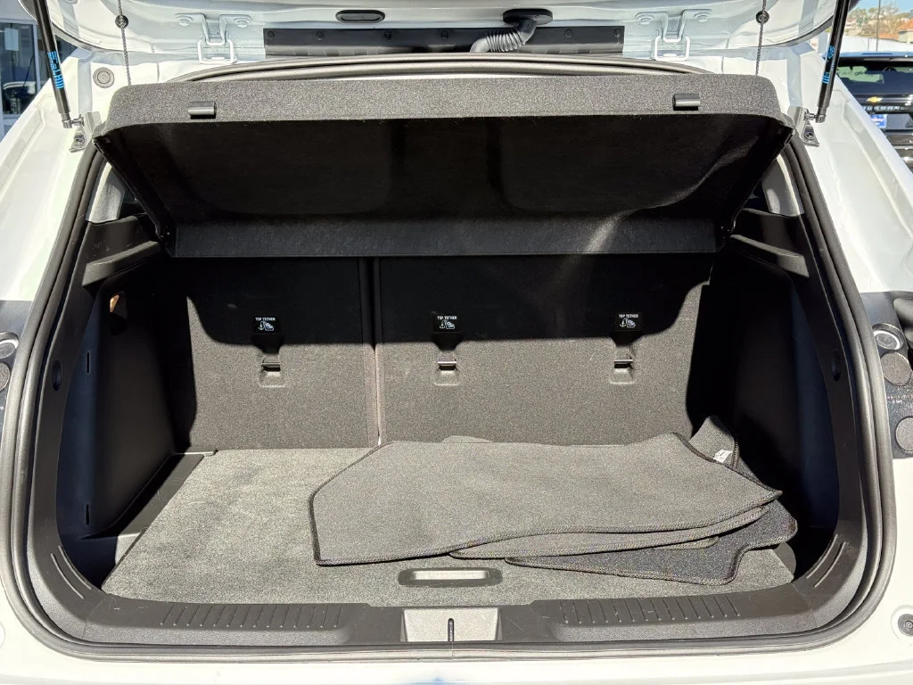 Used 2026 Summit White Chevrolet LT image 12