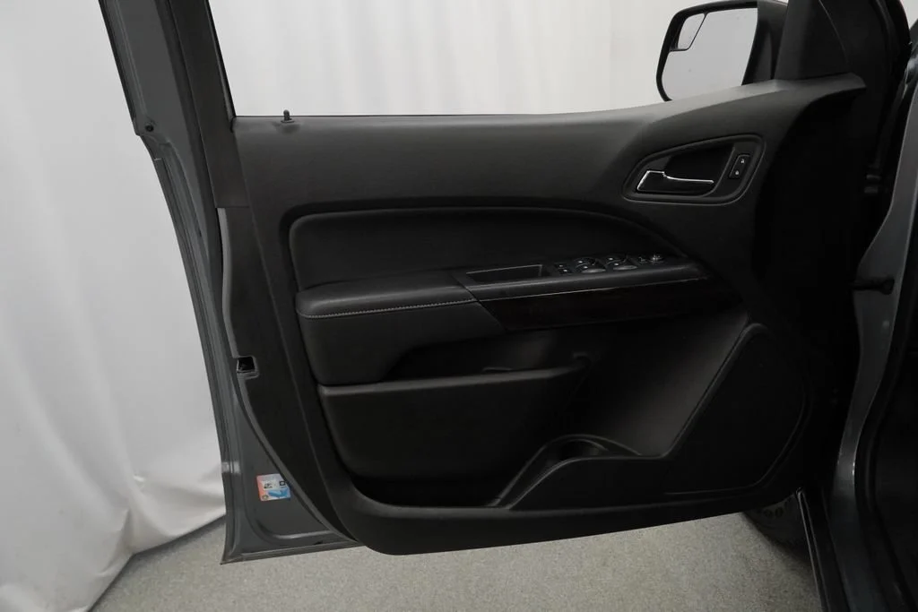 Used 2020 SATIN STEEL METALLIC GMC 4WD SLE image 22