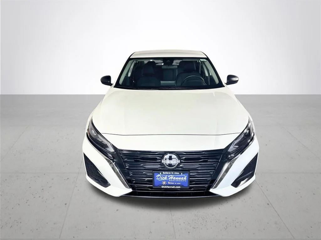 Used 2025 White Nissan 2.5 SV image 3