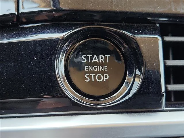 Used 2025 White Nissan SL Front-Wheel Drive image 17