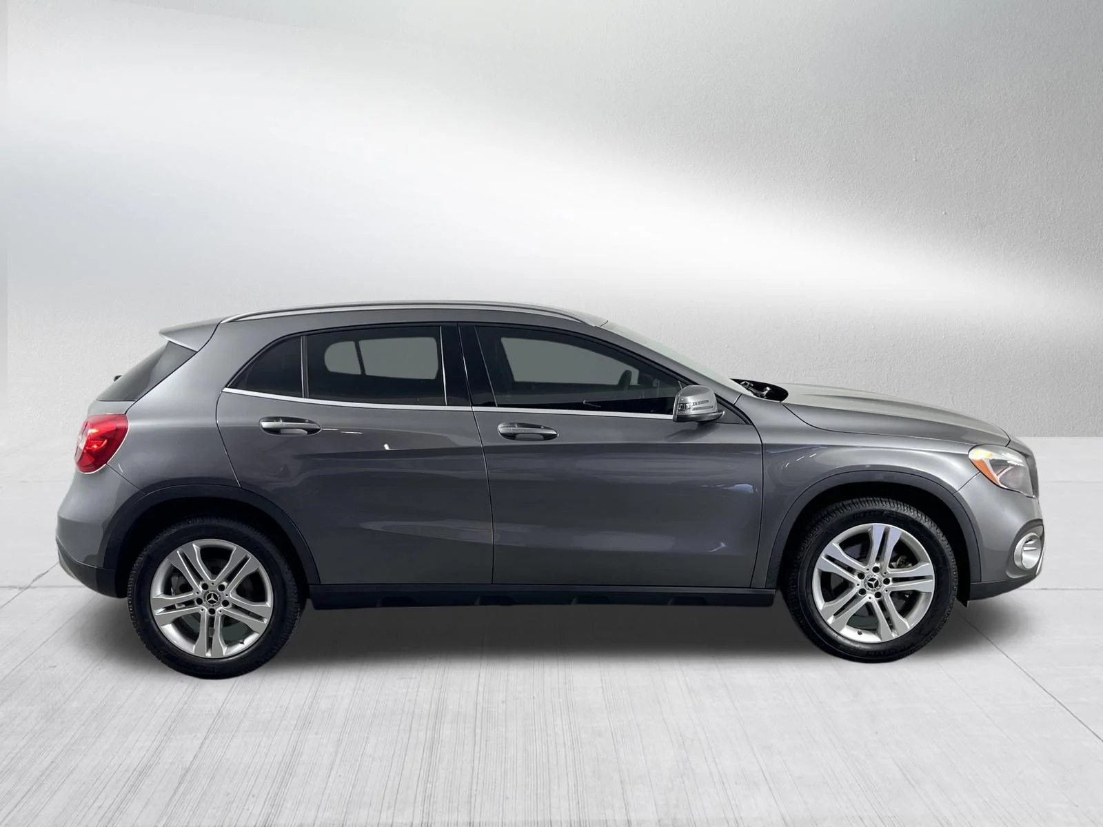 Used 2019 Mountain Grey Metallic Mercedes-Benz GLA 250 image 8