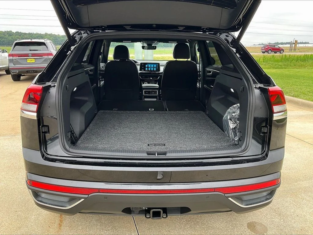 New 2026 Black Volkswagen SE w/Technology image 15