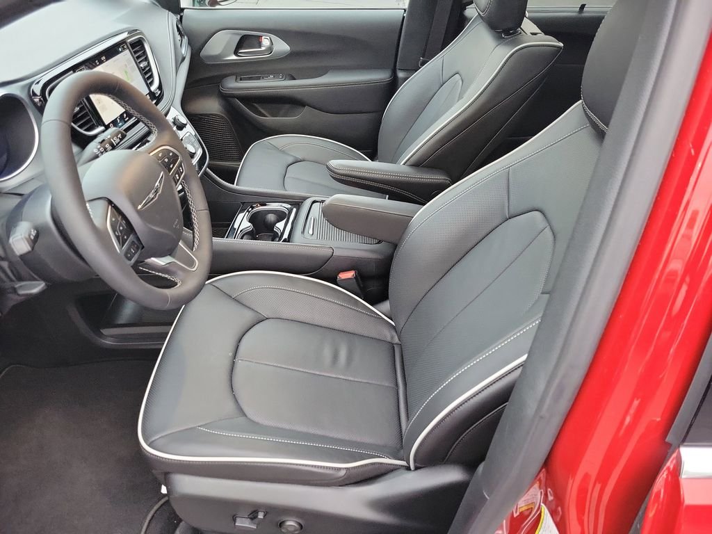 New 2026 Red Hot Pearl-Coat Exterior Paint Chrysler Limited image 26