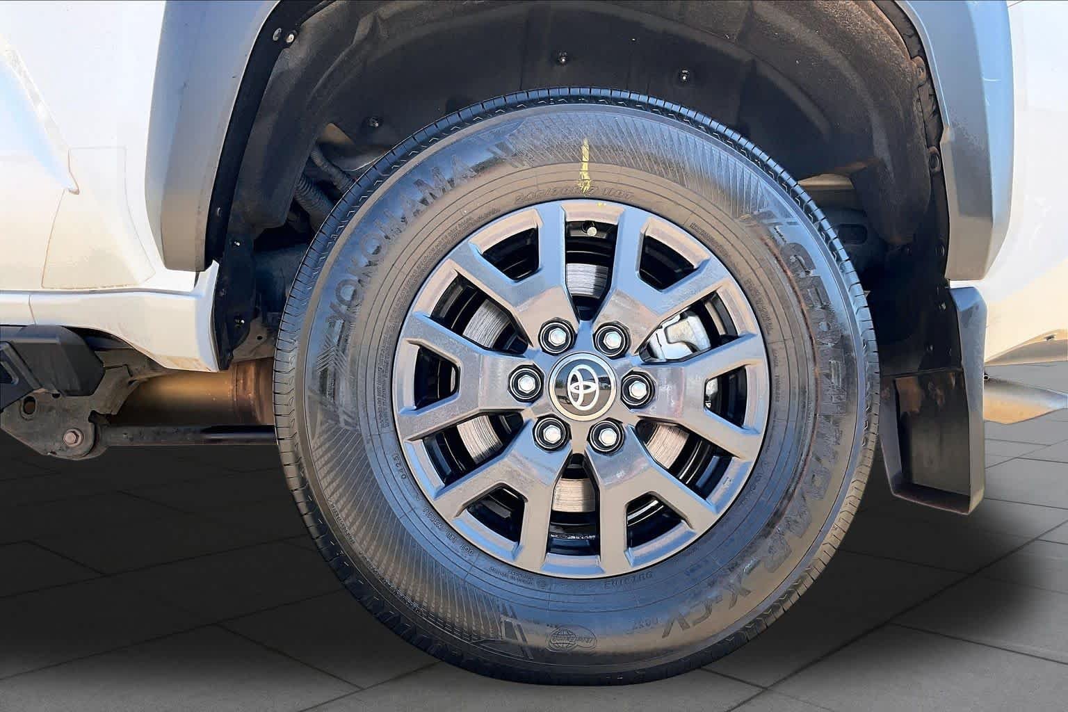 Used 2025 ICE CAP Toyota SR5 image 10