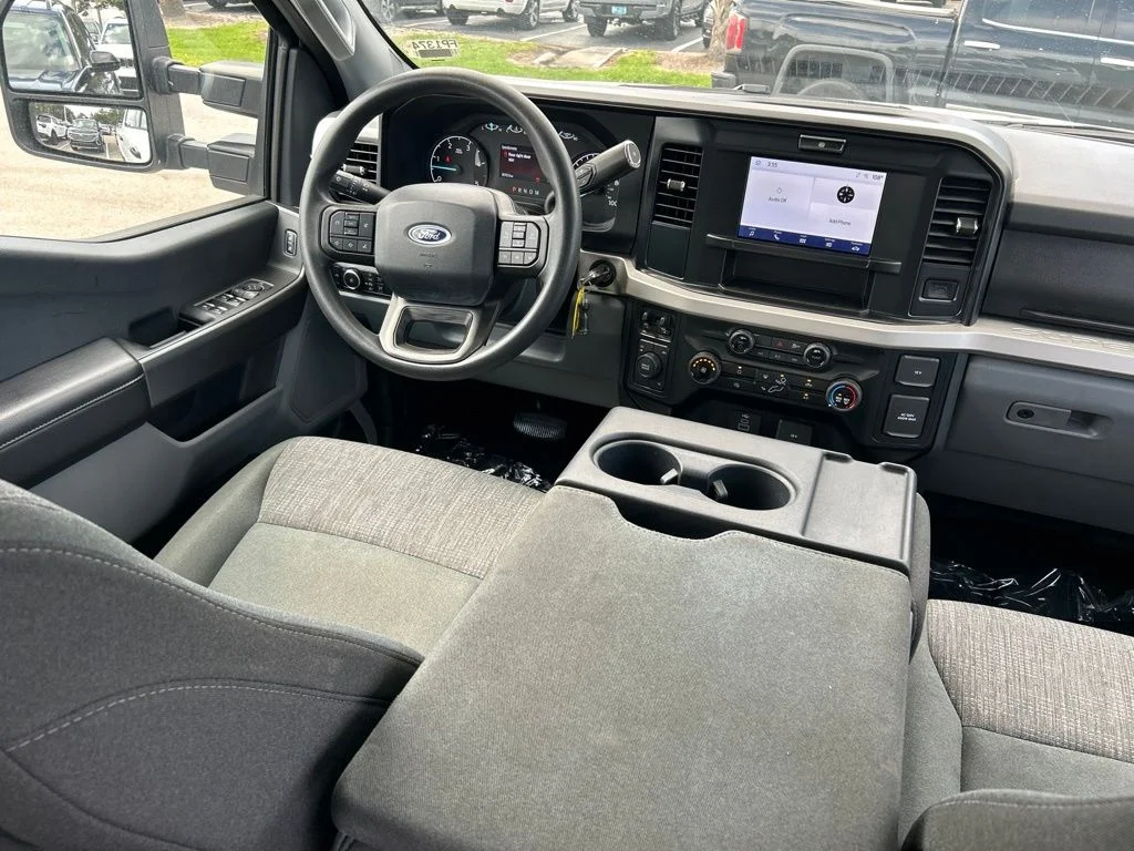 Used 2025 Oxford White Ford XLT image 10