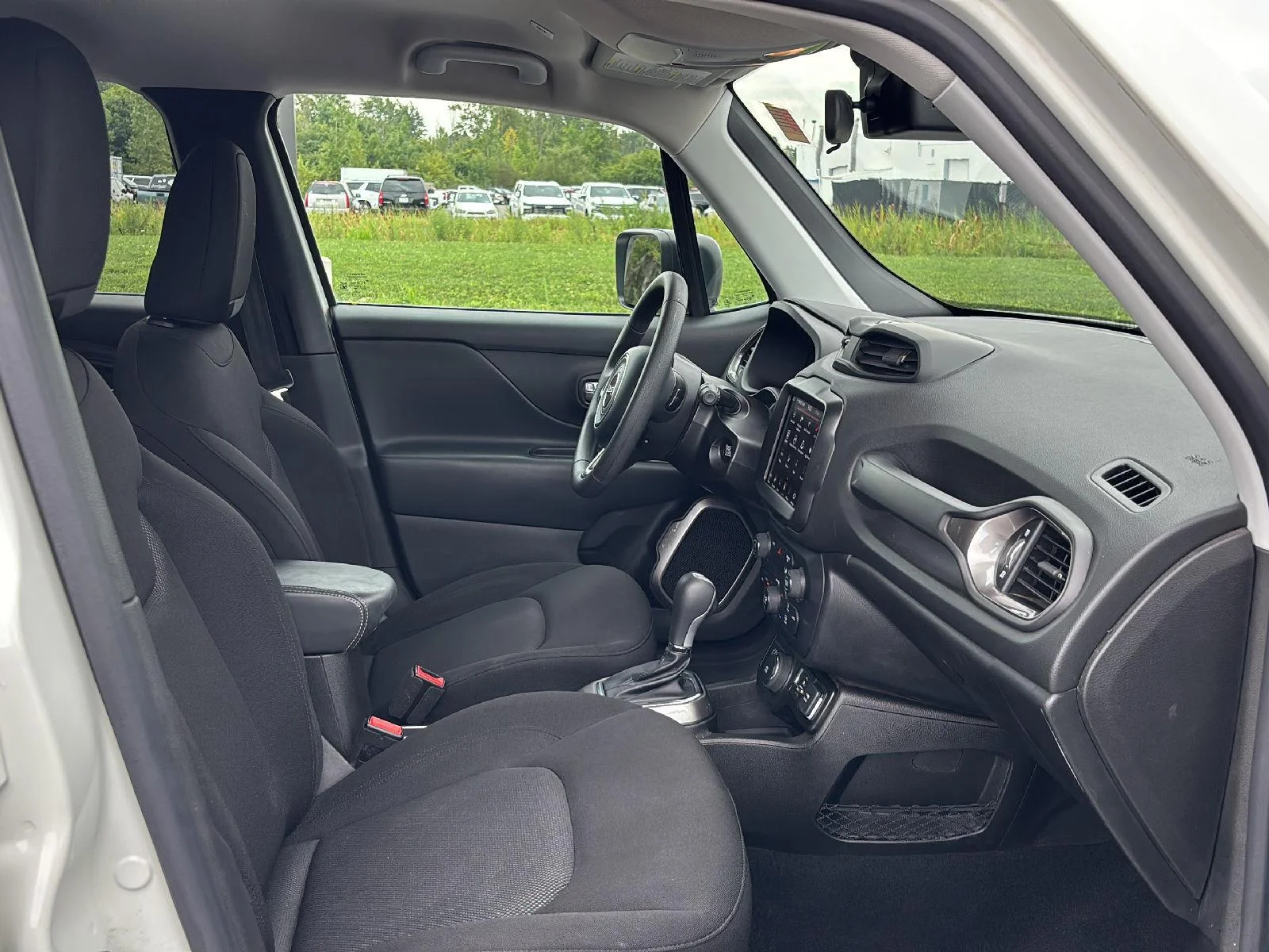 Used 2022 Alpine White Clearcoat Jeep Sport image 27