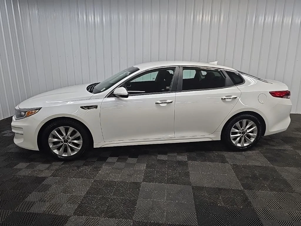 Used 2018 White Kia LX image 5