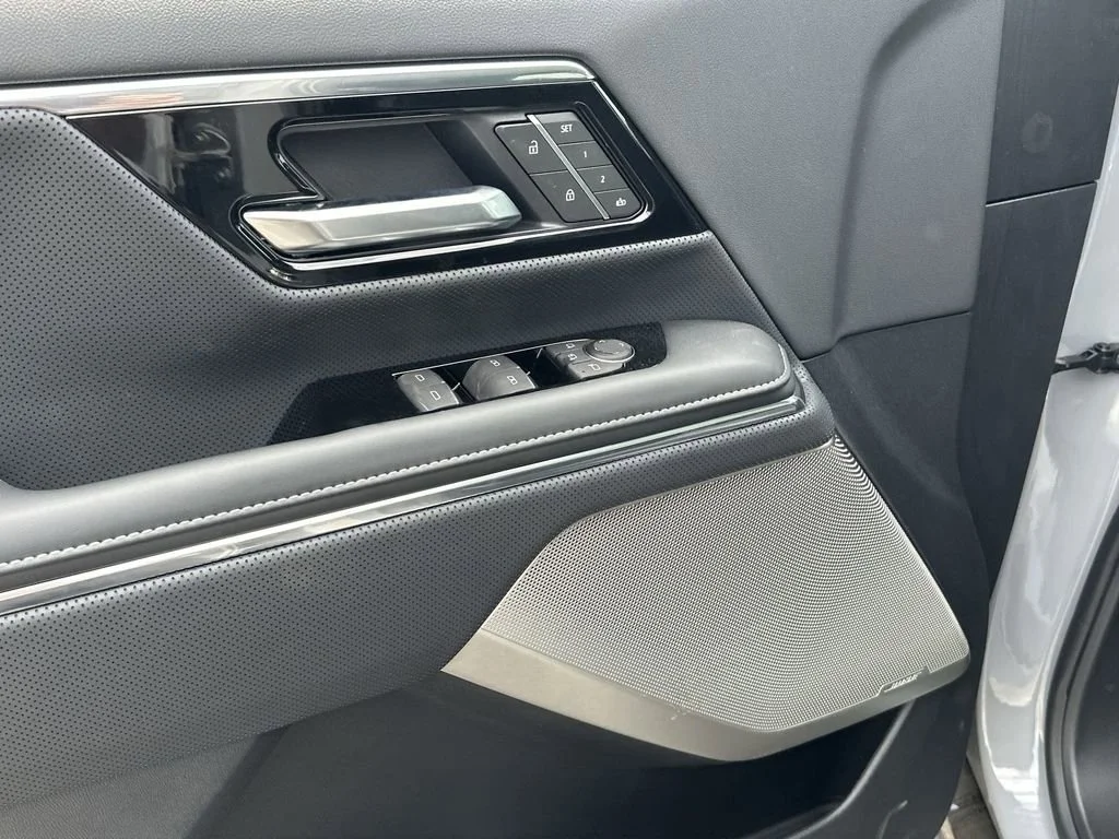 2025 GMC Sierra EV Denali - Photo 13