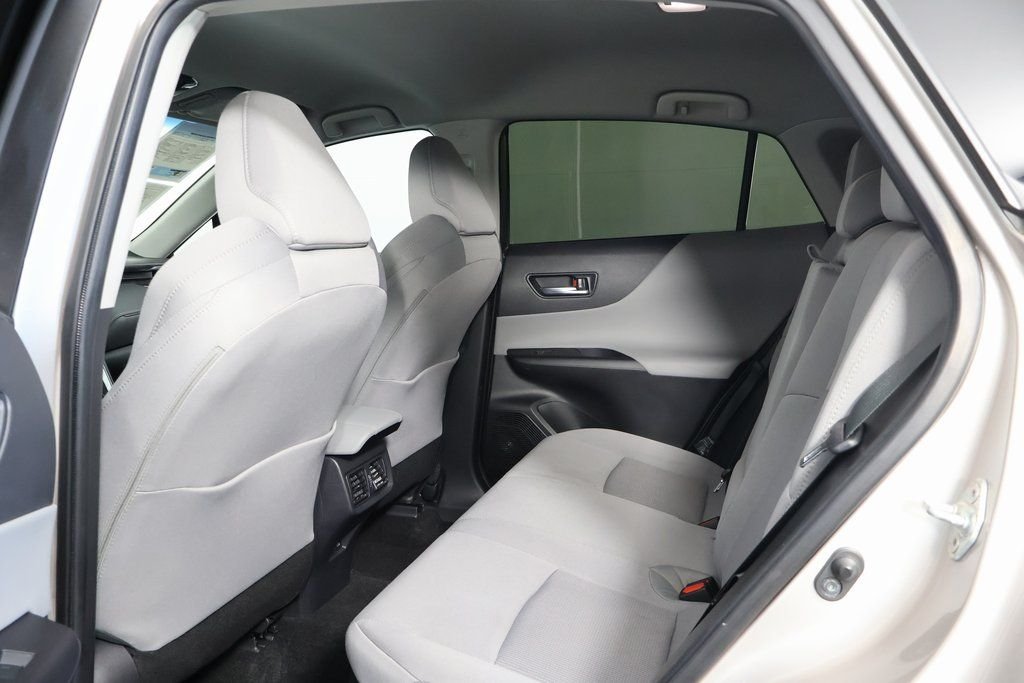 2023 Toyota Venza LE - Photo 11