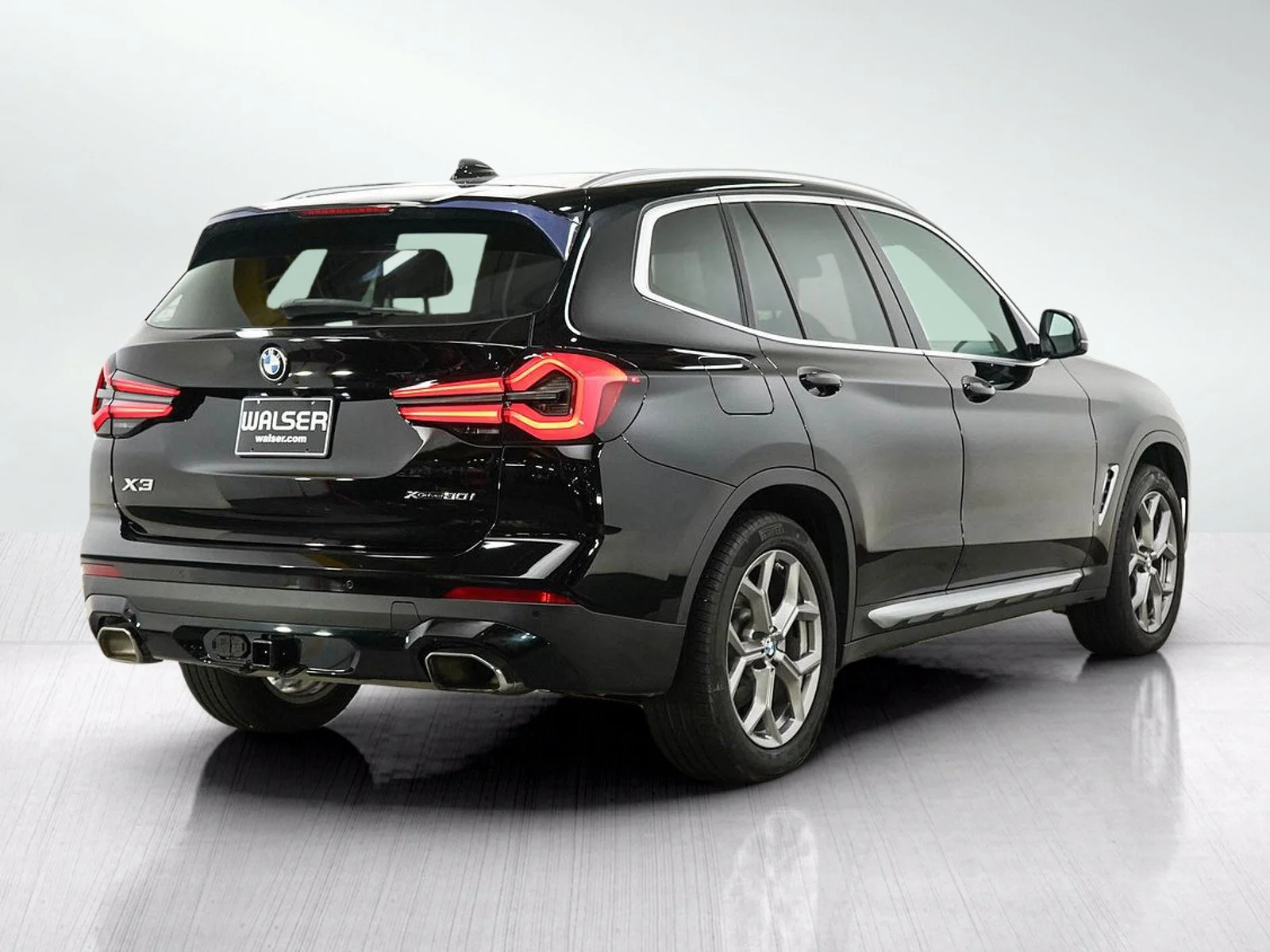 Used 2022 Black BMW xDrive30i image 5