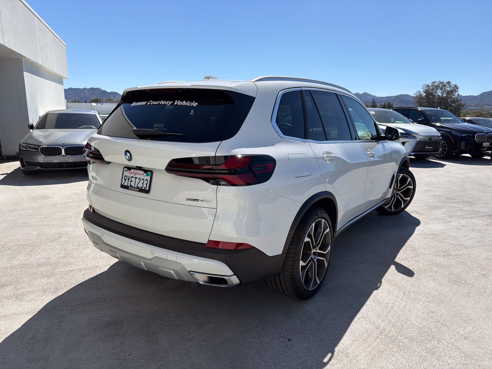 Used 2026 Alpine White BMW sDrive40i image 4