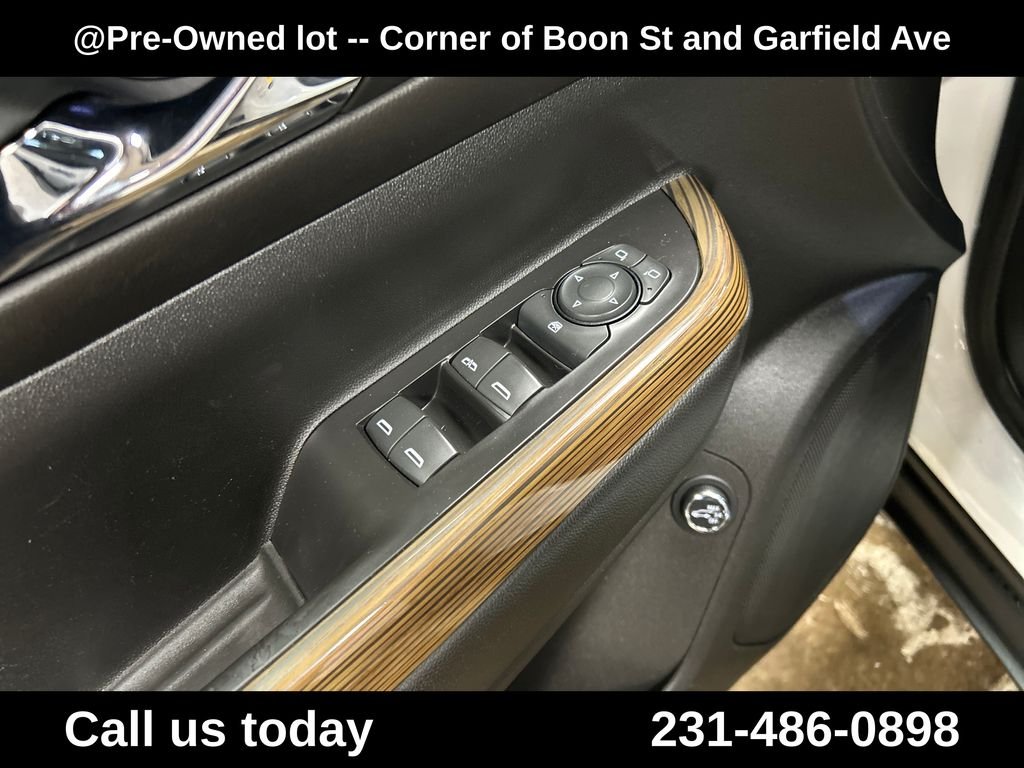 Used 2019 White GMC SLE-2 image 16