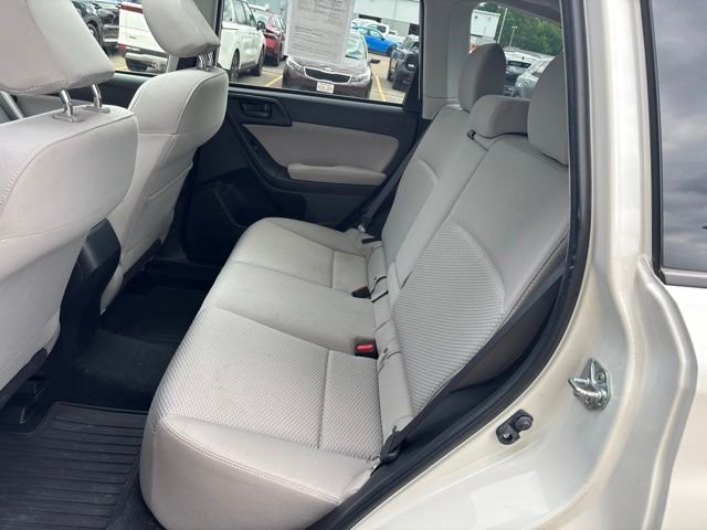 Used 2015 White Subaru 2.5i Premium image 12