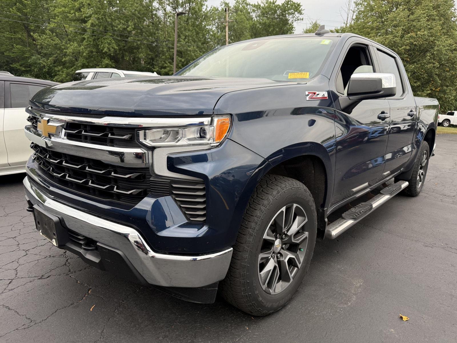 Used 2022 Northsky Blue Metallic Chevrolet LT image 3