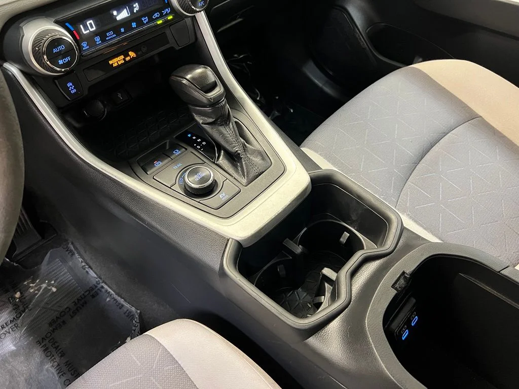 Used 2022 White Toyota XLE image 26