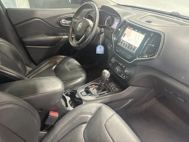 Used 2019 Silver Jeep Limited image 25