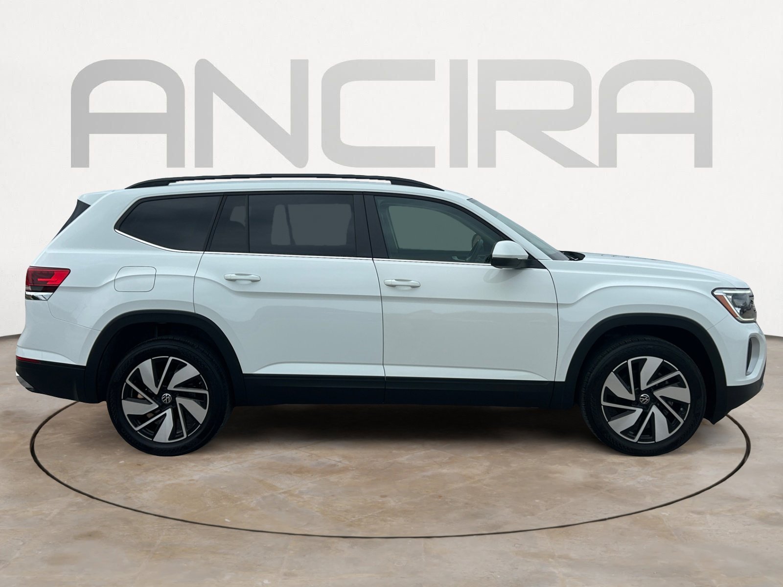 Used 2025 Pure White Volkswagen 2.0T SE w/Technology image 11