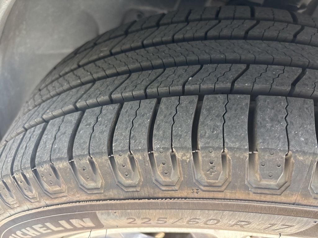 Used 2019 Black Jeep Latitude image 2