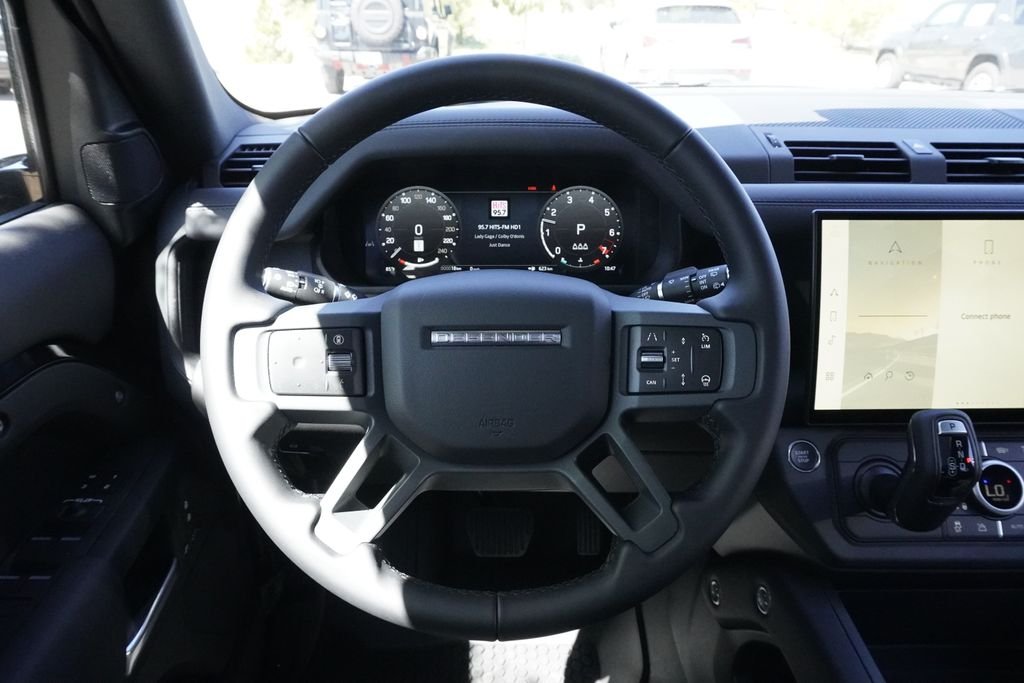 New 2026 Santorini Black Land Rover X-Dynamic SE image 10