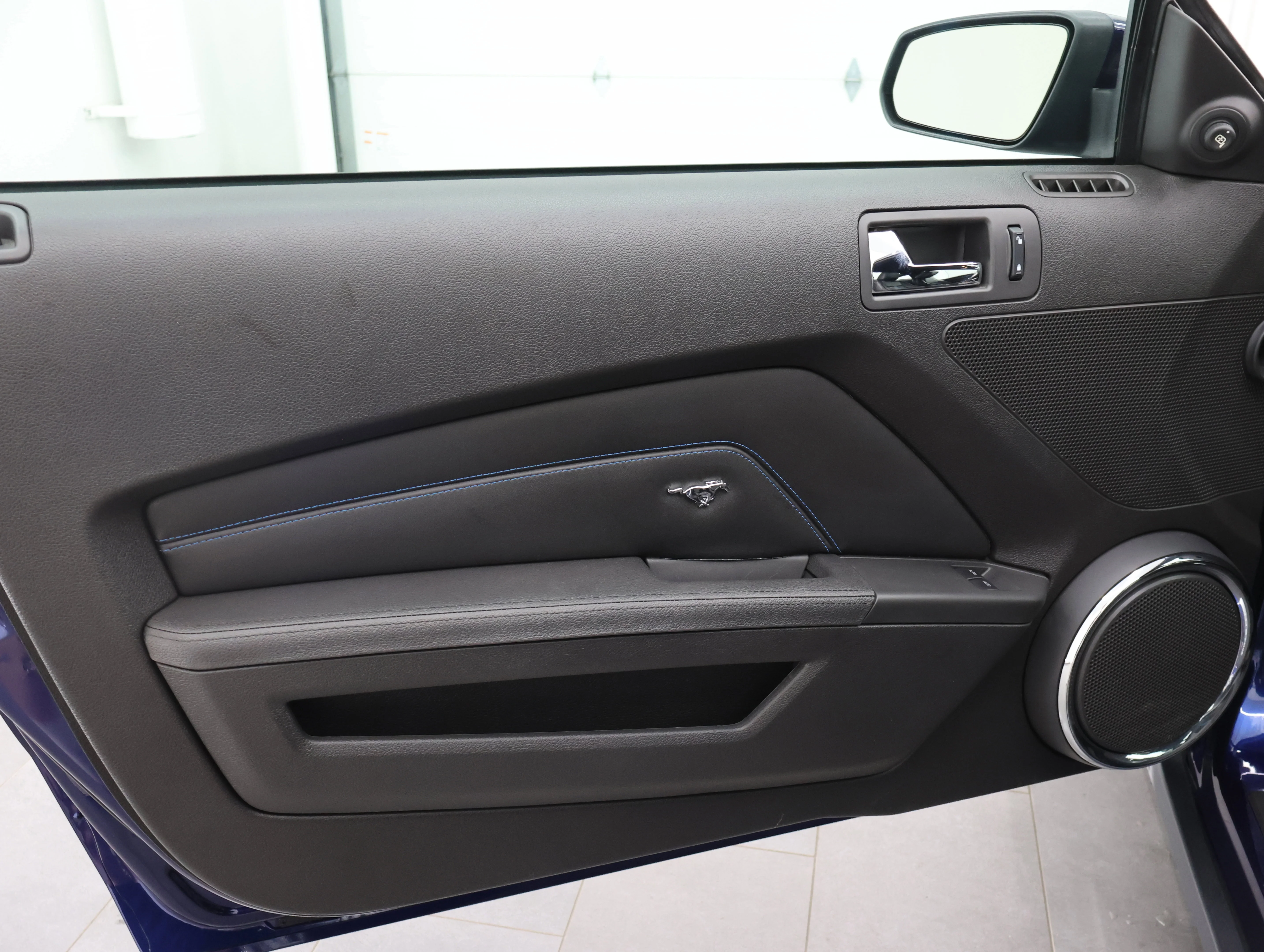 Used 2010 Kona Blue Metallic Ford GT Premium image 34