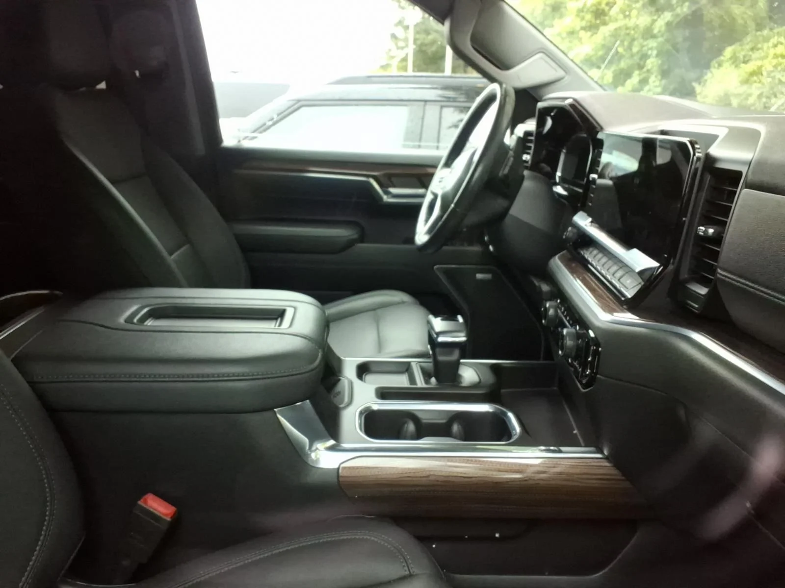 Used 2022 Silver Chevrolet LT Trail Boss image 4