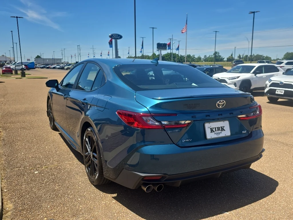 2025 Toyota Camry SE - Photo 3