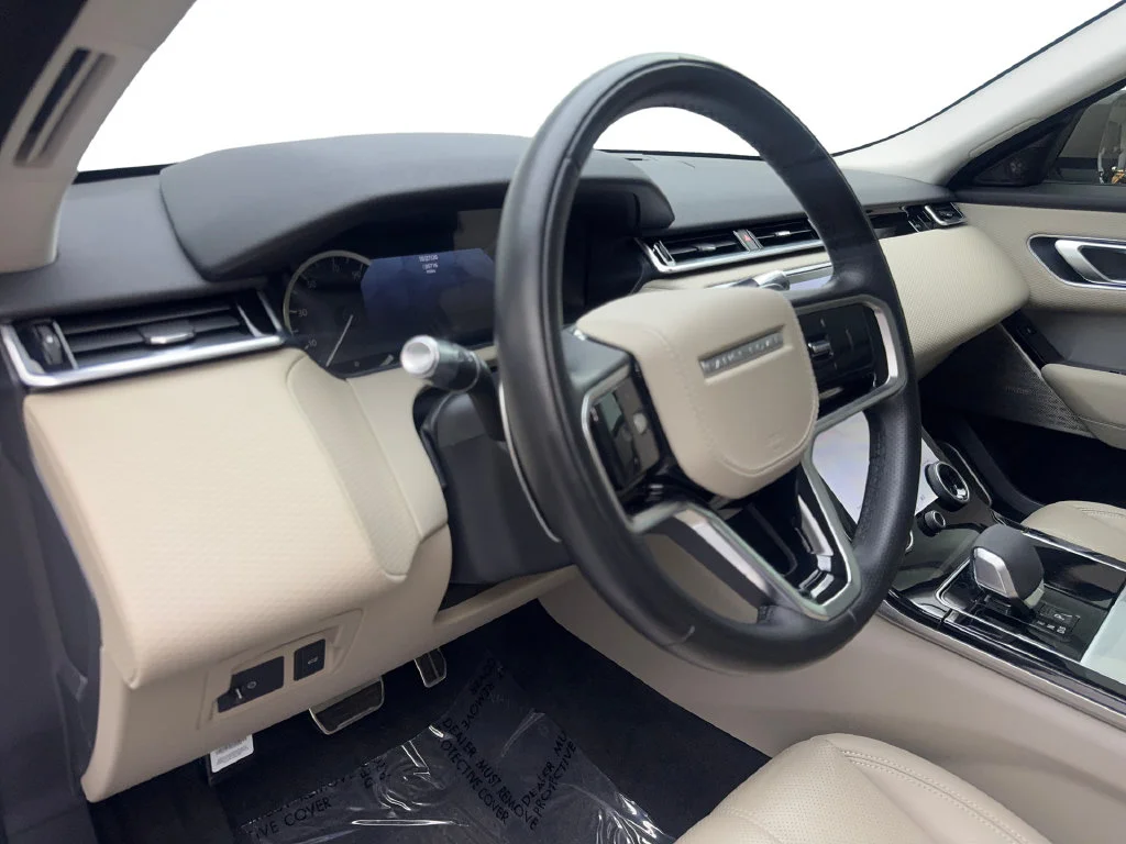 Used 2023 White Land Rover R-Dynamic S image 54