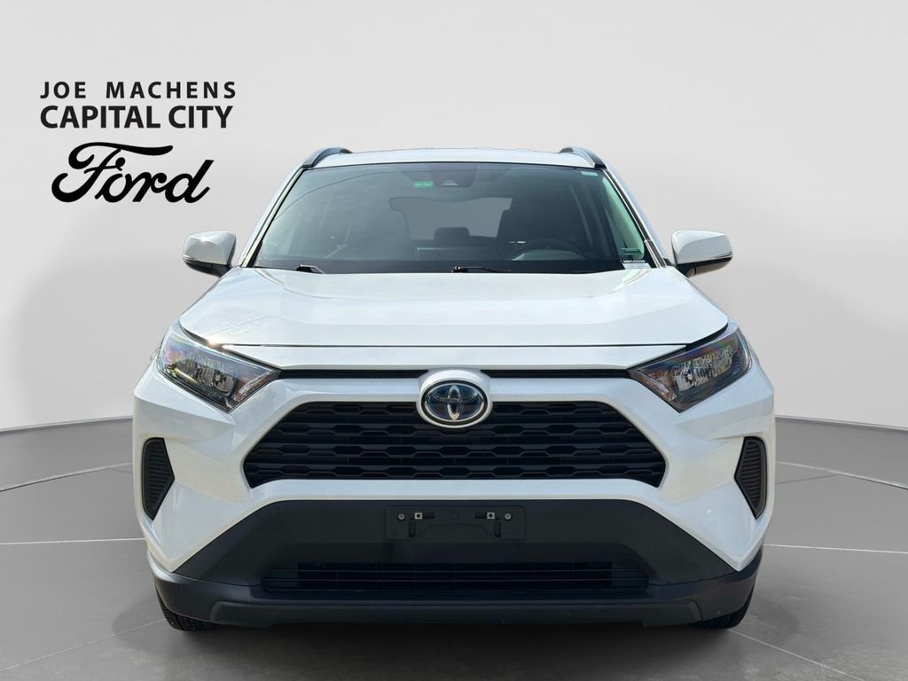 Used 2022 White Toyota LE image 10