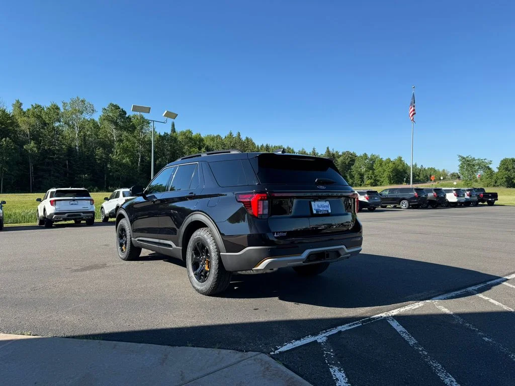New 2026 Agate Black Metallic Ford Tremor® image 7