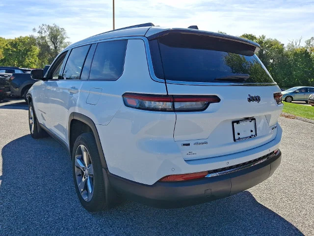 Used 2021 White Jeep Limited image 4