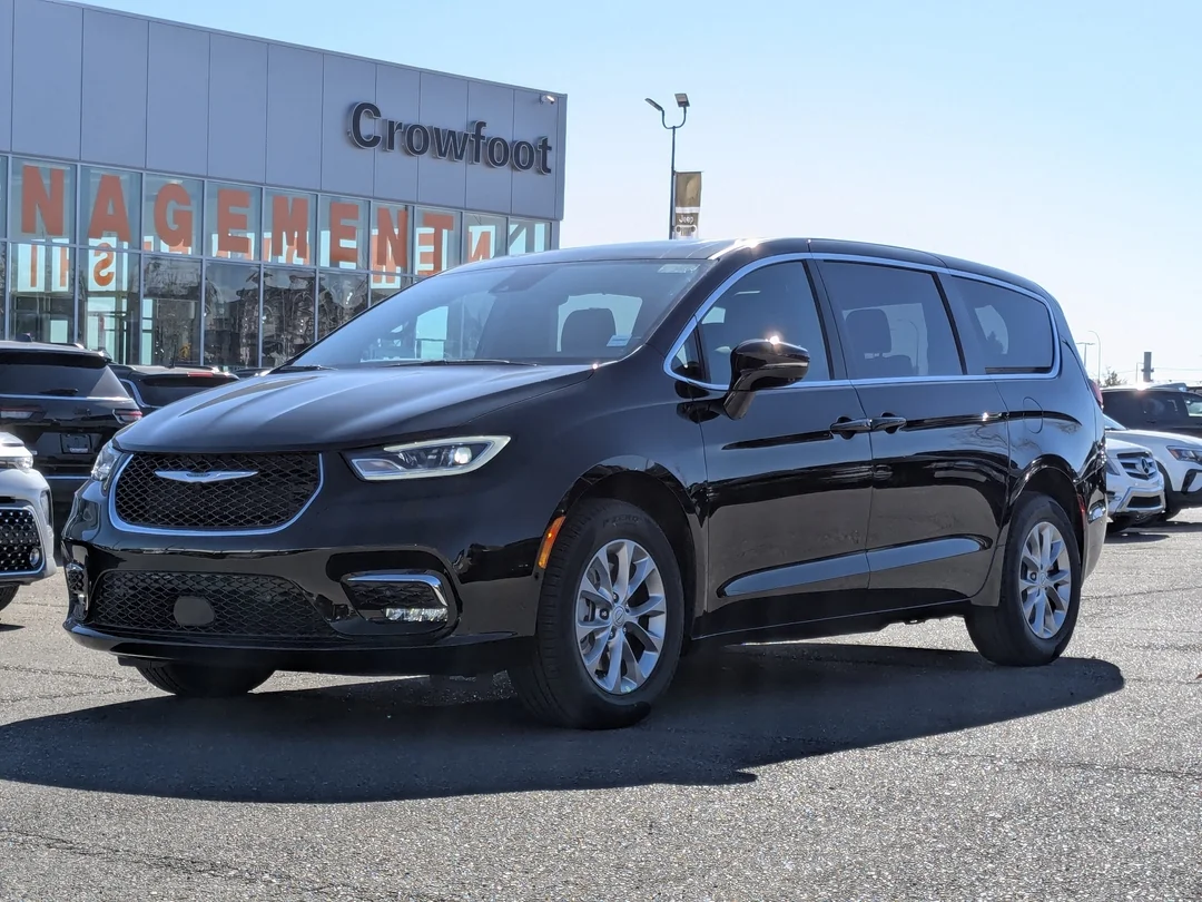 New 2026 Black Chrysler Select - - AWD - Rear DVD - 360 Degree Camera - Power Sliding Doors & More! image 4