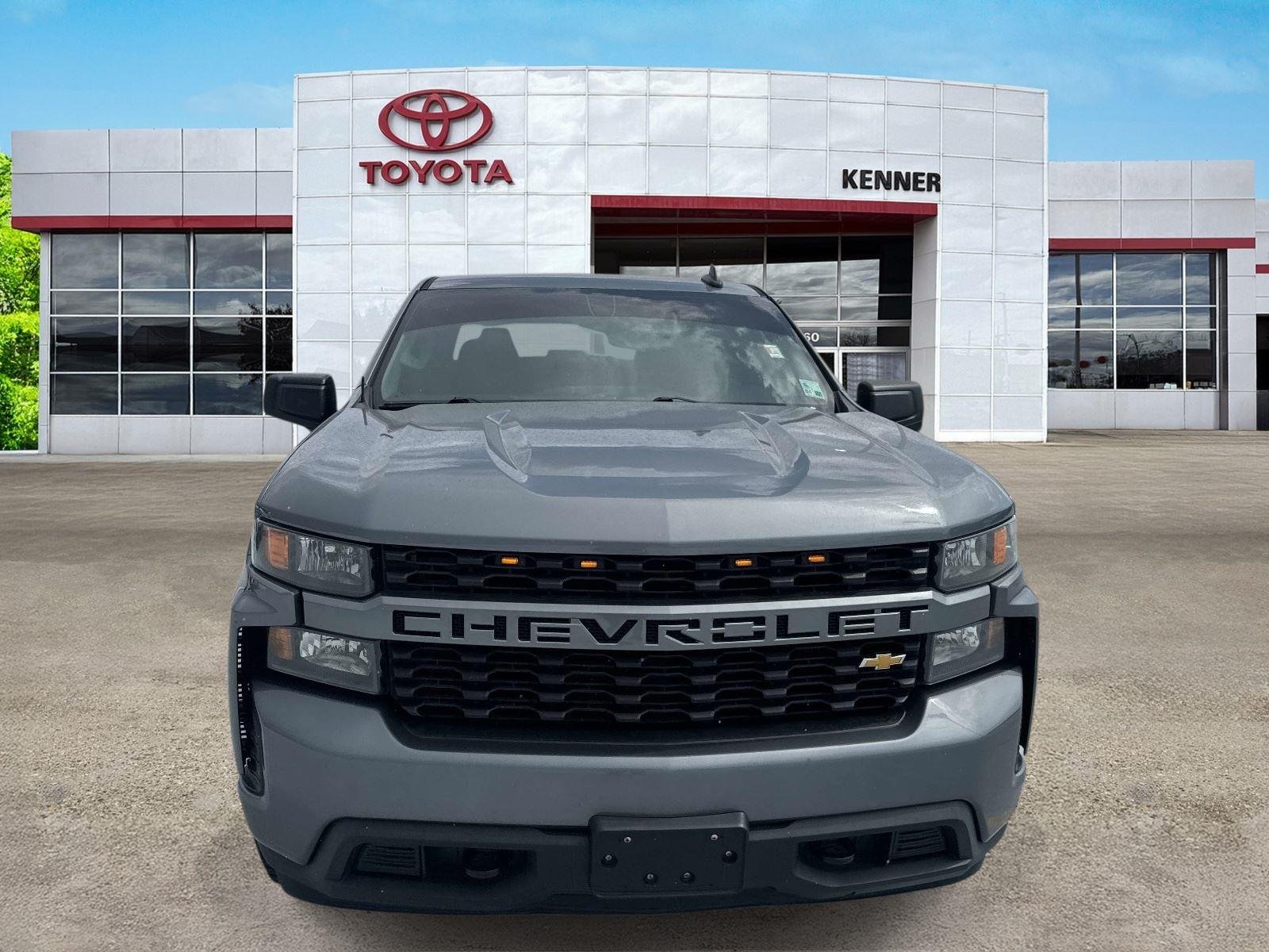 Used 2022 Satin Steel Metallic Chevrolet Custom image 2