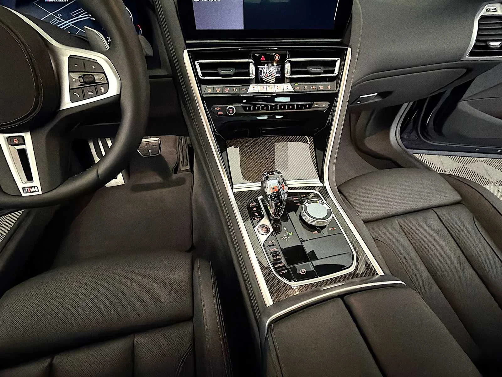 2026 BMW 8 Series M850i - Photo 18