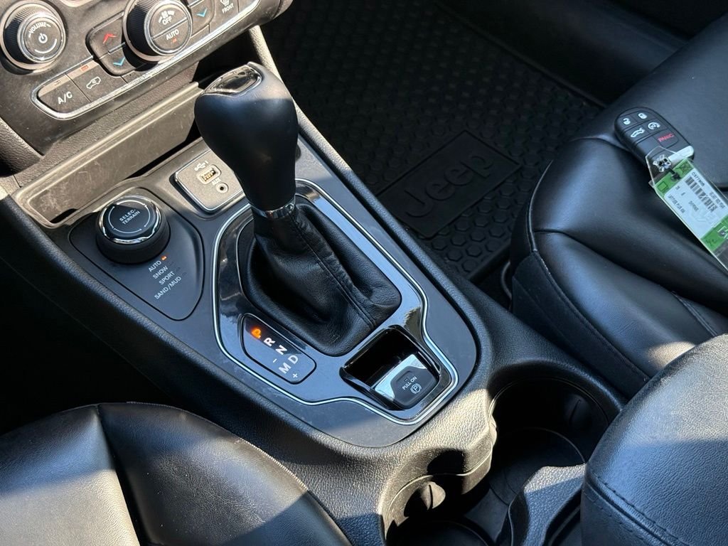 Used 2020 Red Jeep Latitude Plus image 34